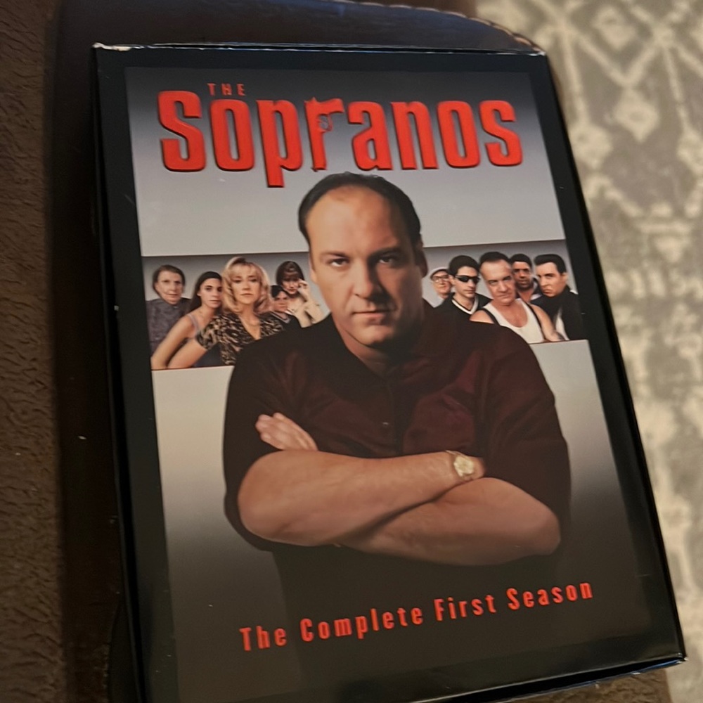 The Sopranos. DVD The complete first season.